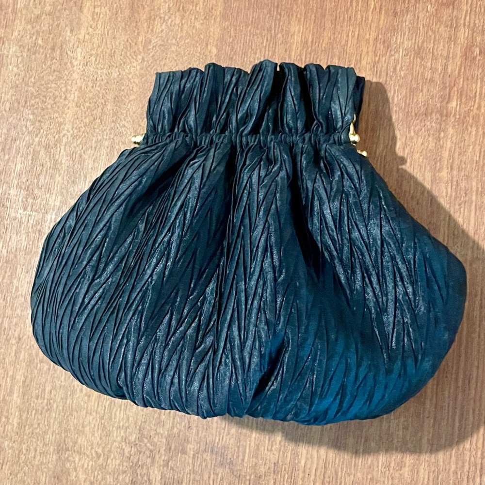 Vintage La Regale Black Textile Evening Bag Chain Strap Gold Metal Kiss Closure - Picture 8 of 16
